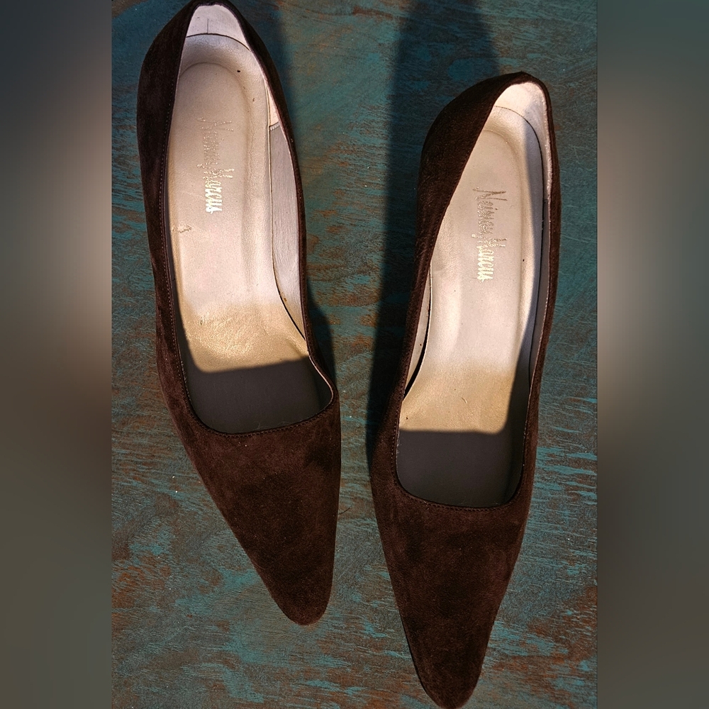 Nieman Marcus Brown Suede Kitten Heel Pointy Toe Sz 7.5 AA  ASO Nicola Coughlan